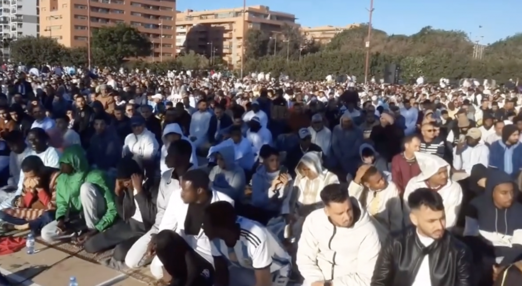 Los musulmanes toman las calles de España y atentado terrorista en Francia