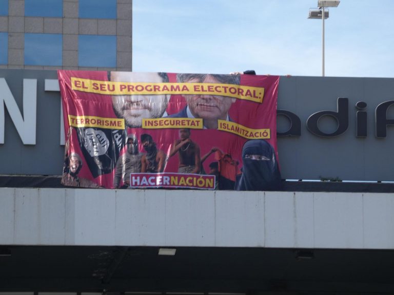 Los patriotas de Hacer Nación interrumpen en las elecciones de Cataluña