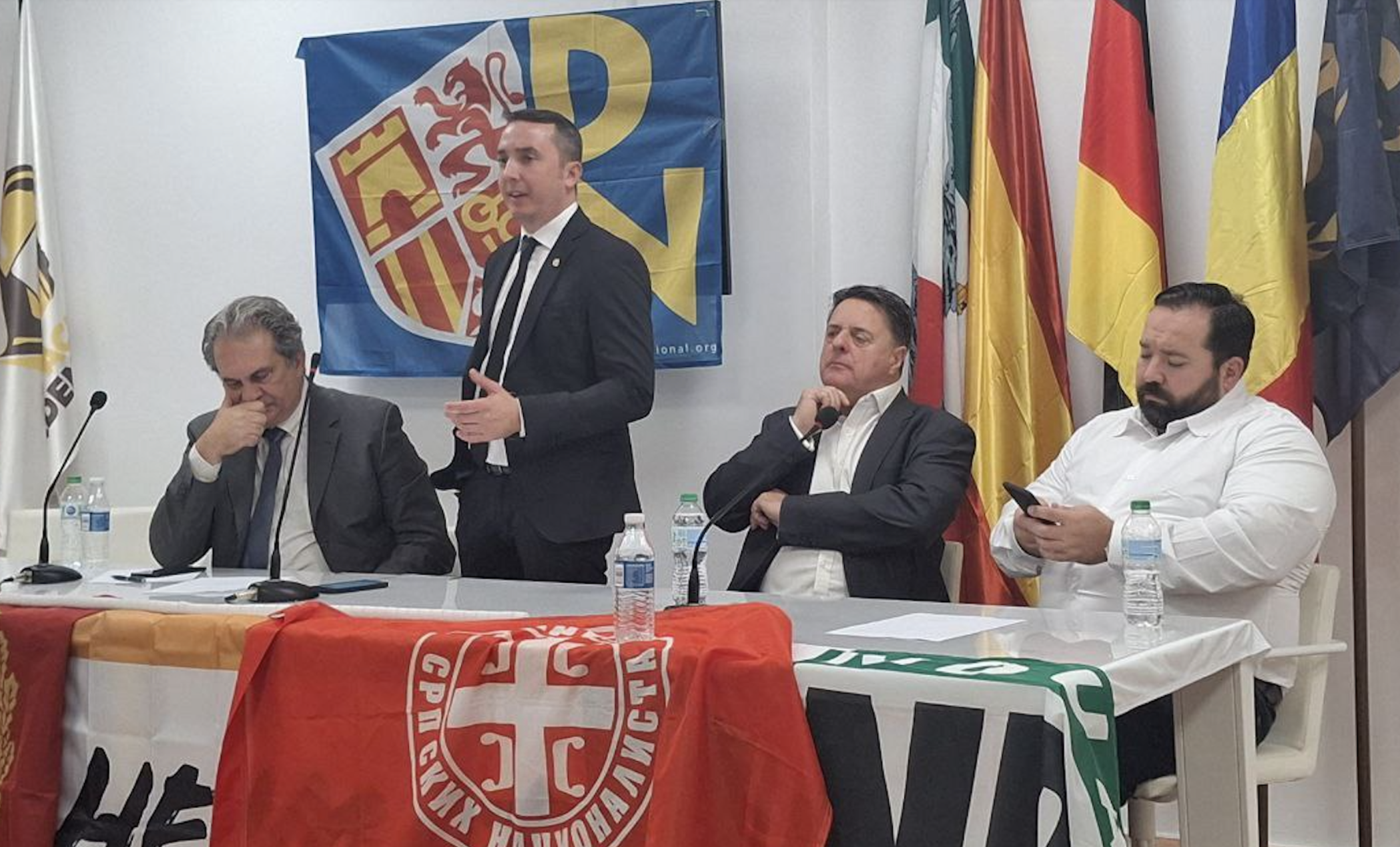 Democracia Nacional responde al diario El País