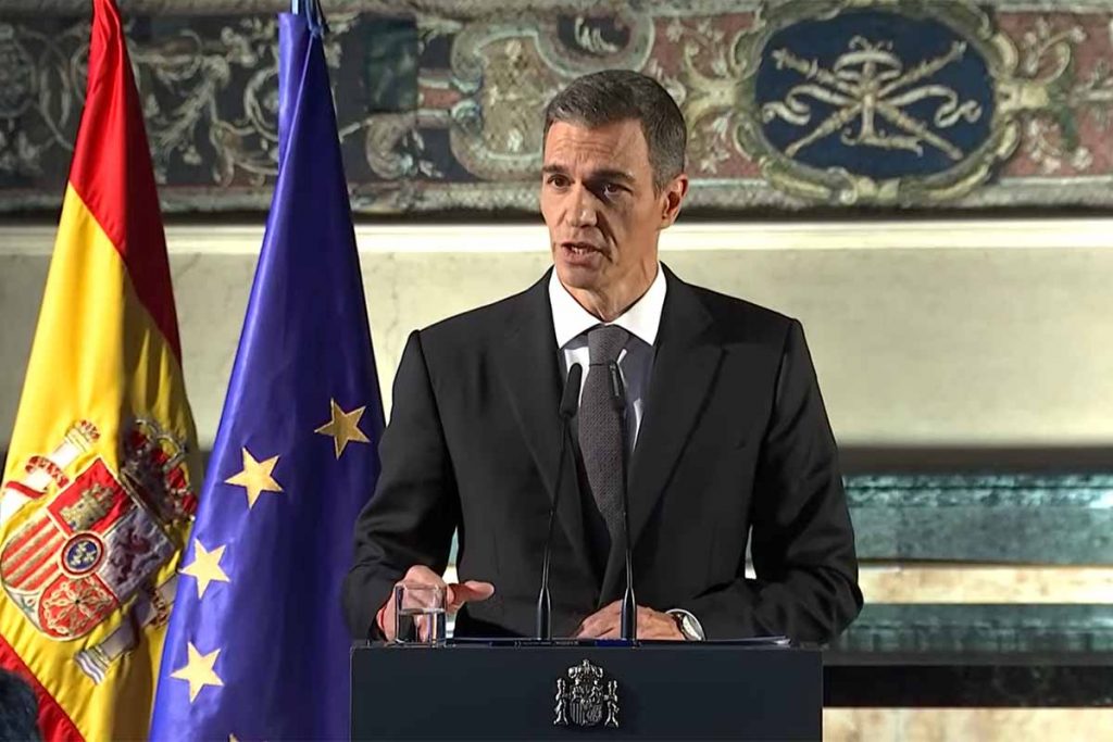Pedro Sánchez apoya a Zapatero como líder de la supuesta trama corrupta
