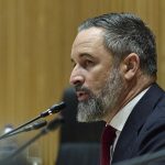 Abascal critica la gestión del Gobierno del PSOE con la presencia de León XIV
