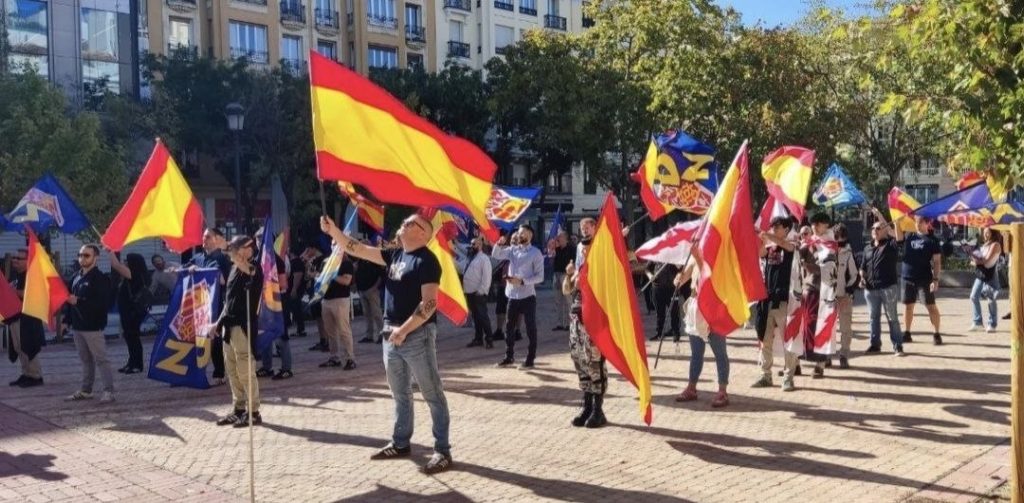 Democracia Nacional celebró el 12 de octubre en el centro de Madrid con una buena asistencia de militantes patriotas