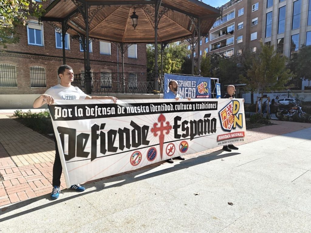 Democracia Nacional celebró el 12 de octubre en el centro de Madrid con una buena asistencia de militantes patriotas