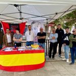 Falange Española de las JONS monta una mesa informativa en el centro de Toledo con una gran acogida por los vecinos