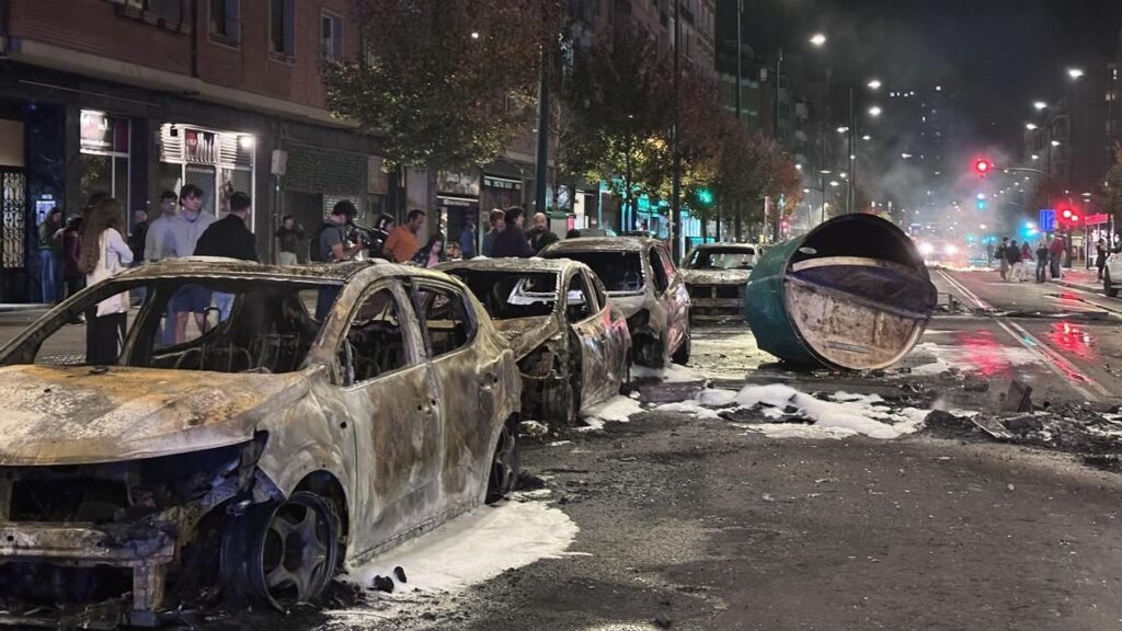 La izquierda quema las calles de Bilbao para generar violencia ante las elecciones generales